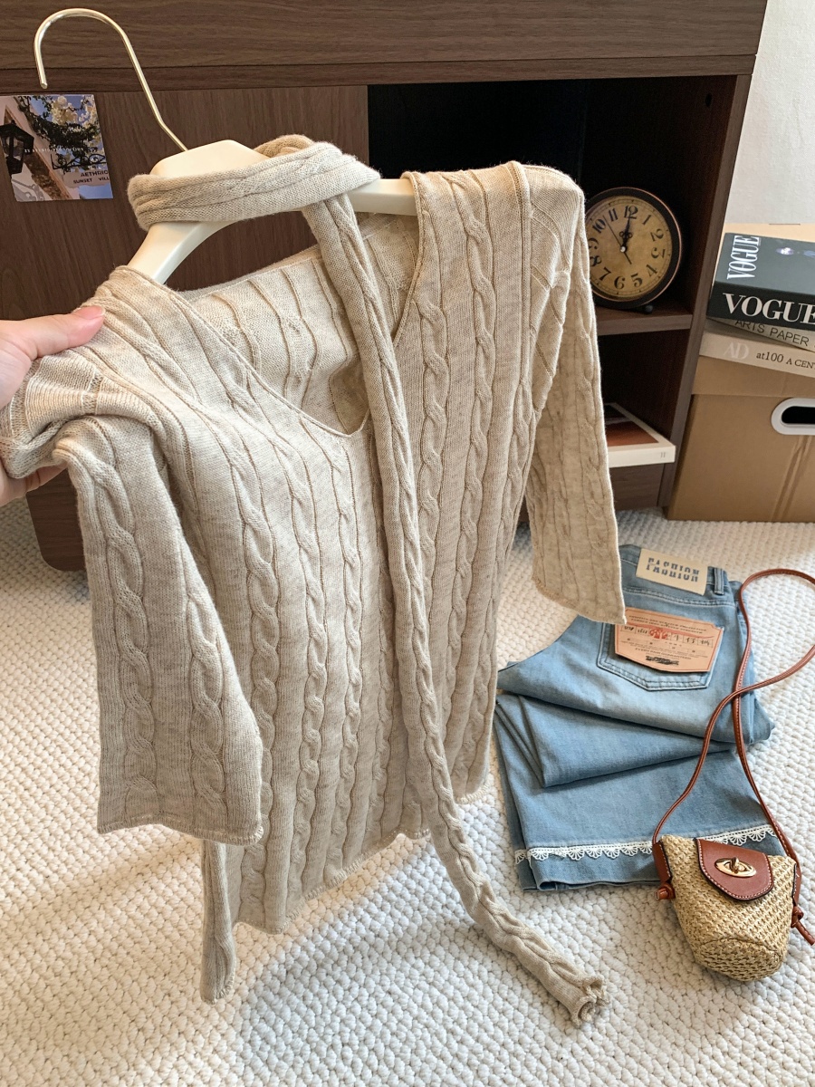Early Autumn Korean Style V-Neck Long Sleeve Knit Sweater Slim Retro Top with Scarf