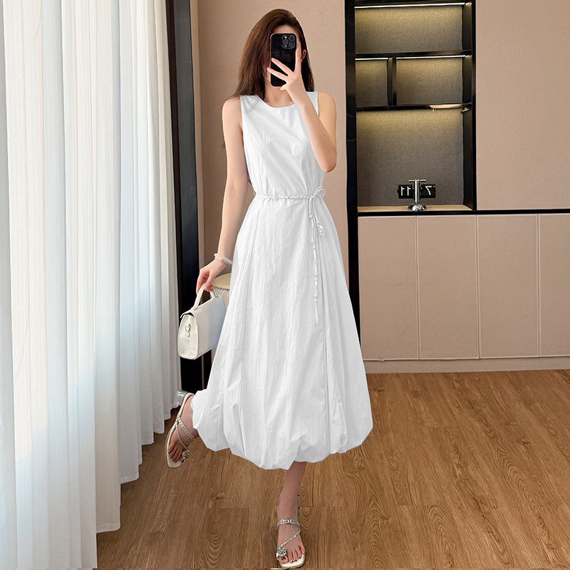 Korean Style White Sleeveless Bubble Dress with Beaded Belt Women 2026 Summer Sweet Slimming Midi Dress